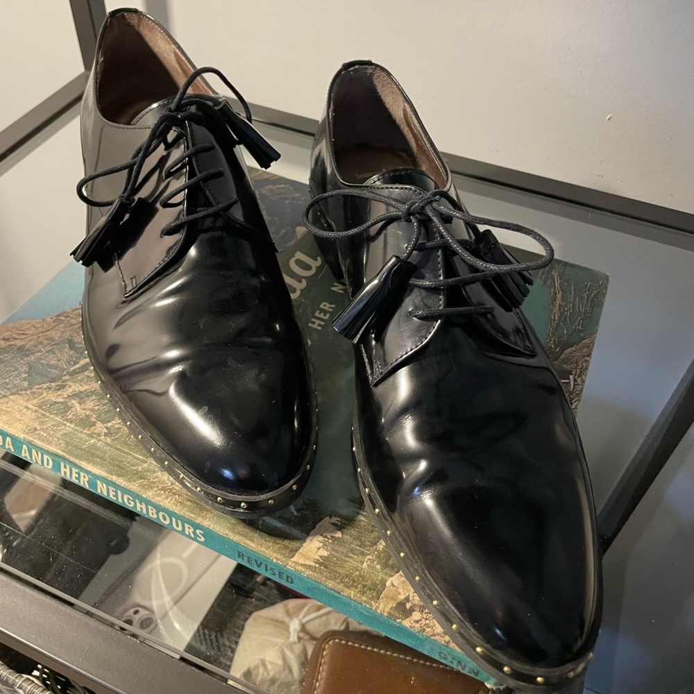 Pertini Womens Black Paten Oxfords